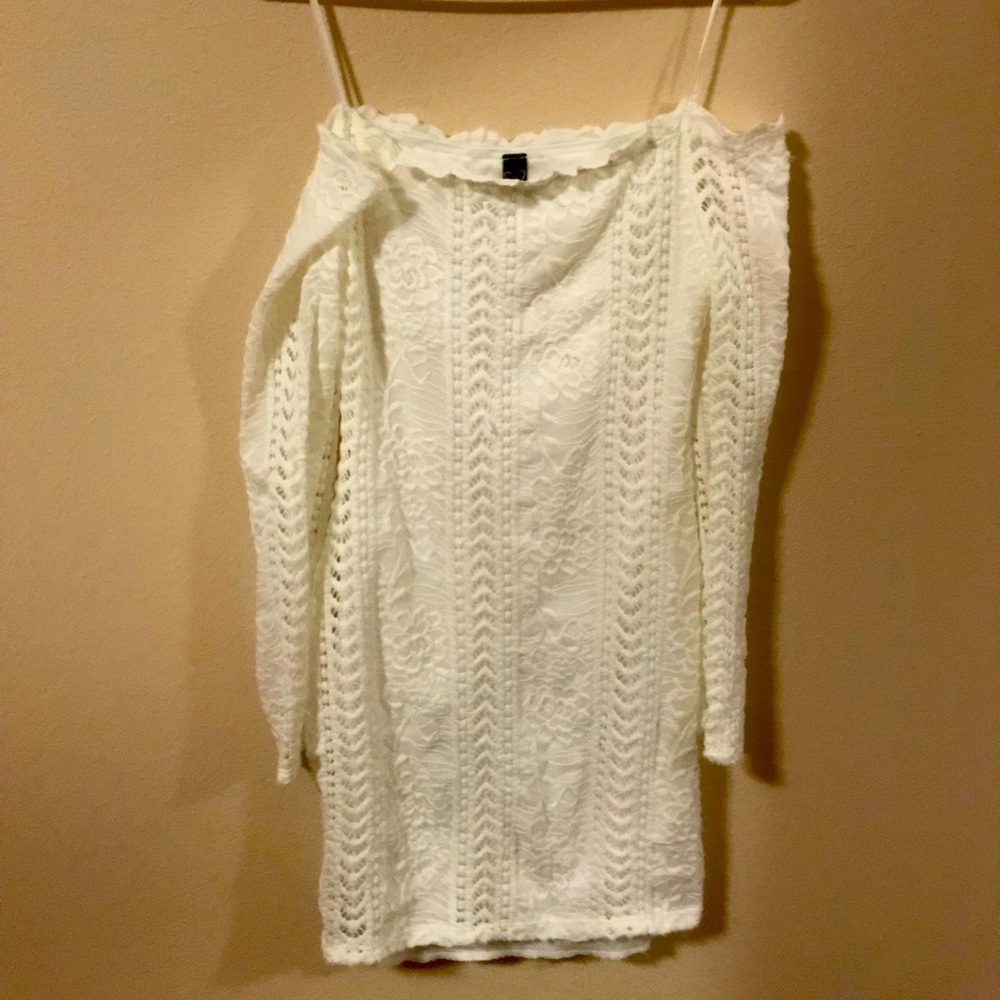 Like New Beautiful Open Shoulder Dress White